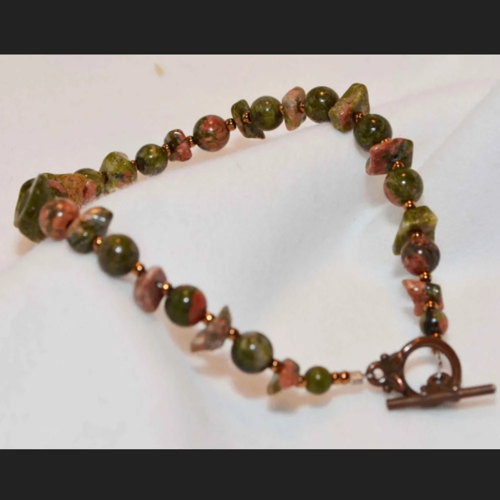 Beautiful Handmade Unikite Beaded Bracelet - Picture 2 of 7